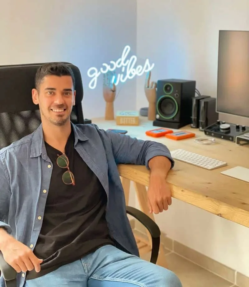 Juan Pardo en su estudio